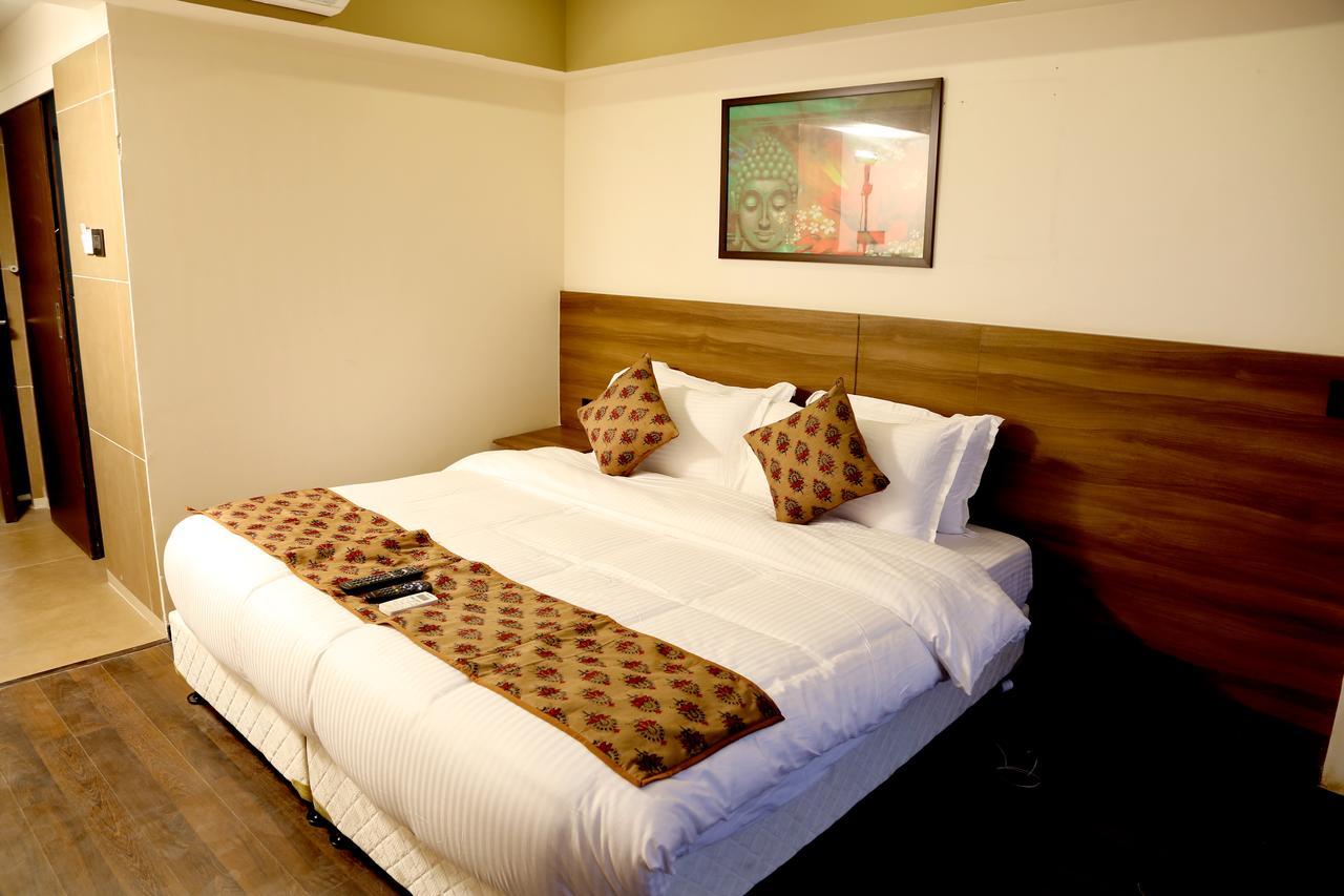 Hotel Mumbai House Andheri East, Mumbai Exterior photo